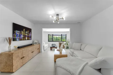 9250 SW 44th Street Miami FL 33165