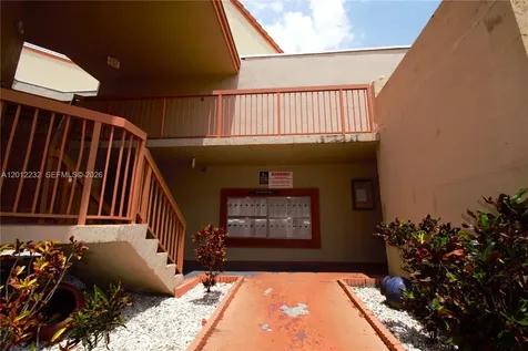 10241 NW 9th St Circle Miami FL 33172