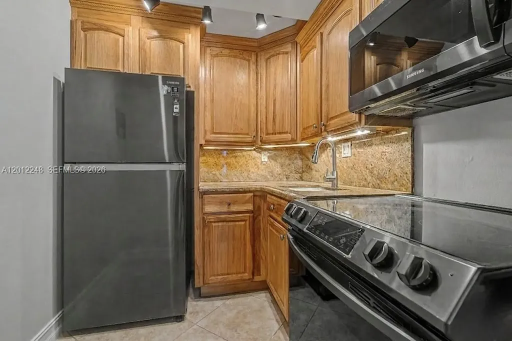 8609 SW 68th Court Pinecrest FL 33156