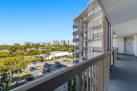 3401 N Country Club Drive Aventura FL 33180