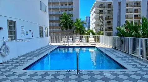 1331 Lincoln Road Miami Beach FL 33139