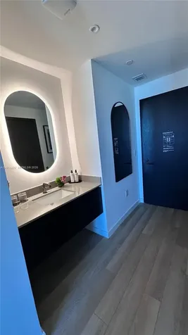 20 NE 11 Miami FL 33132