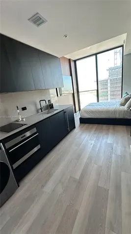 20 NE 11 Miami FL 33132