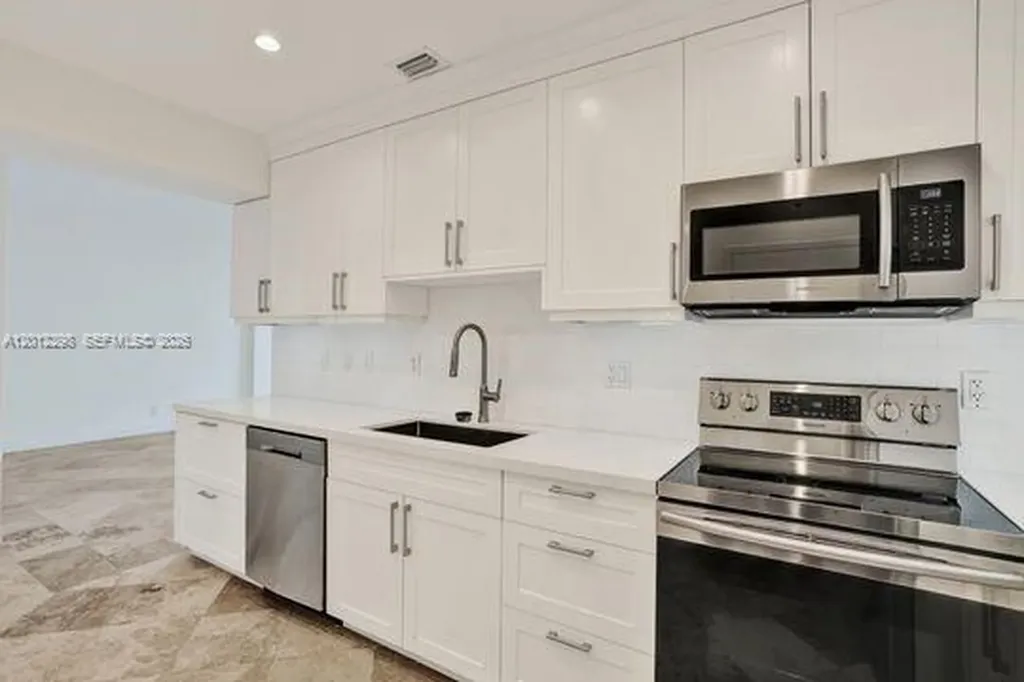 90 Edgewater Coral Gables FL 33133