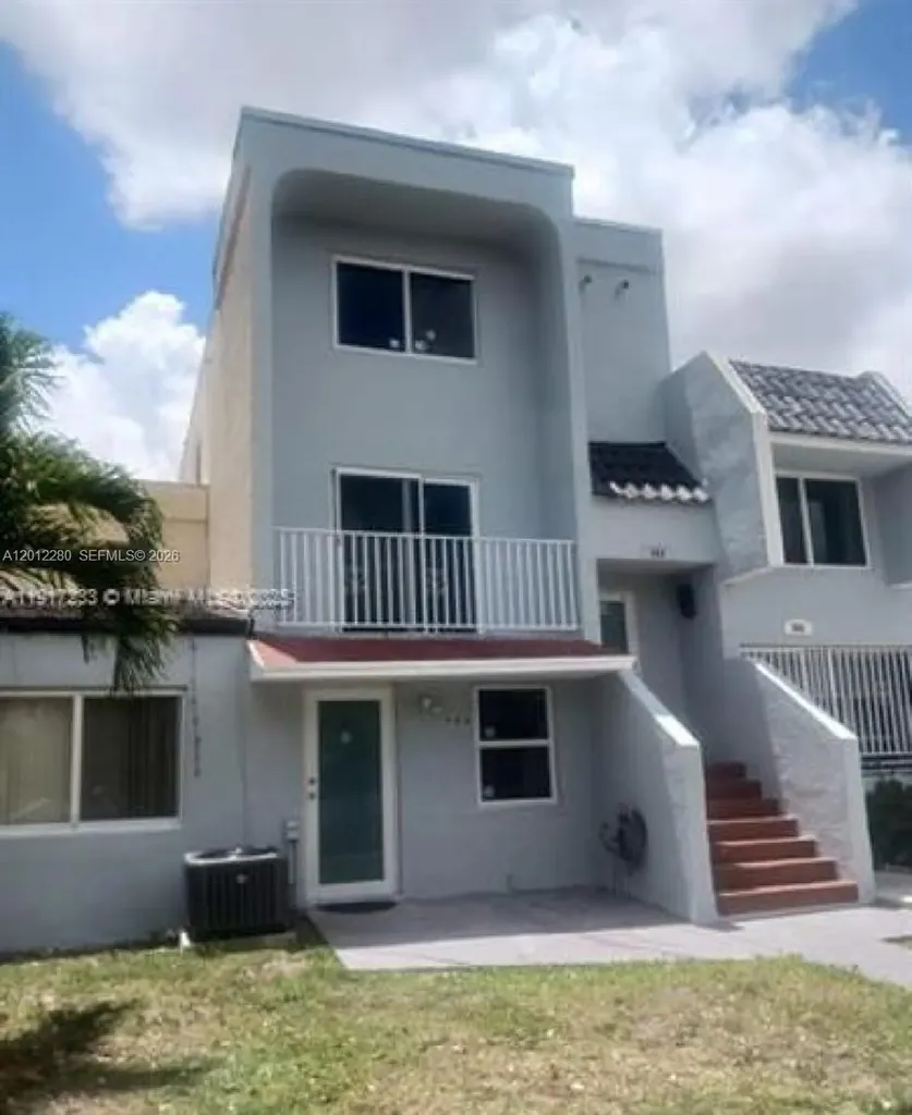 984 W 40th Street Hialeah FL 33012