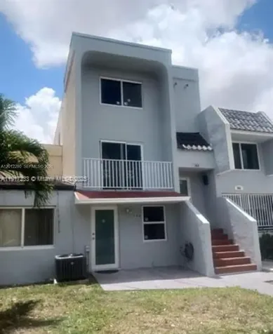 984 W 40th Street Hialeah FL 33012