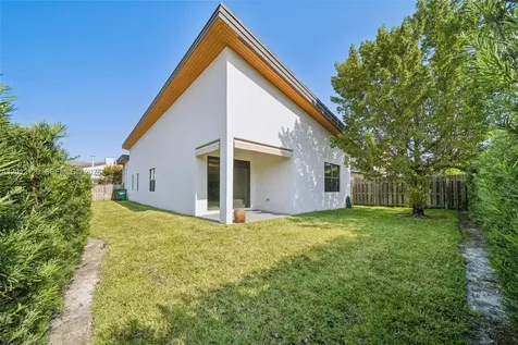 7635 NW 103rd Place Doral FL 33178