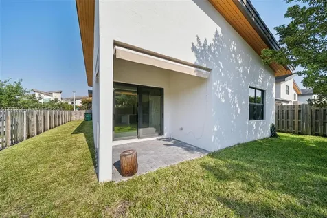 7635 NW 103rd Place Doral FL 33178