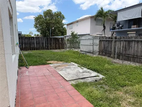 837 SE 8th Court Hialeah FL 33010