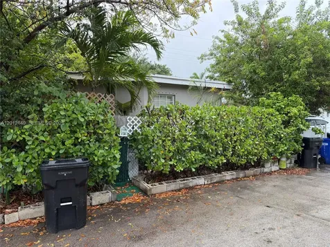2305 NE 135th Terrace North Miami Beach FL 33181