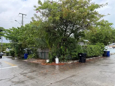 2305 NE 135th Terrace North Miami Beach FL 33181