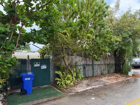 2305 NE 135th Terrace North Miami Beach FL 33181