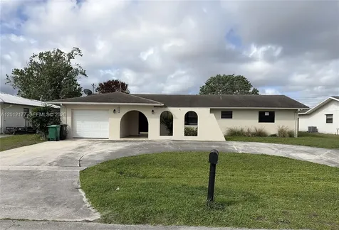 440 SE Skipper Lane Port St. Lucie FL 34983