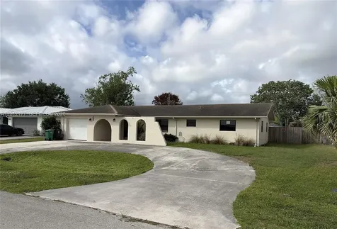 440 SE Skipper Lane Port St. Lucie FL 34983