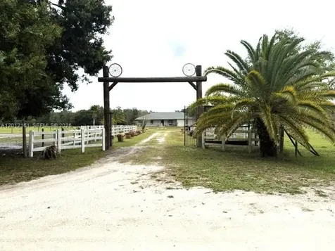 2416 Vance Avenue Lorida FL 33857
