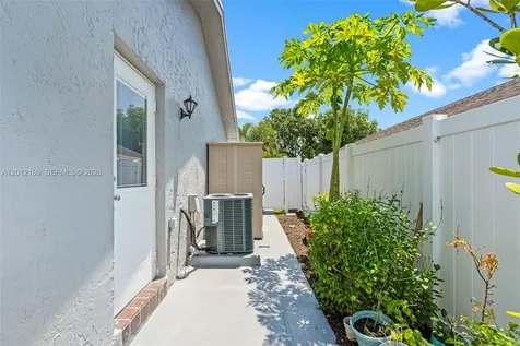 8210 SW 3 Court North Lauderdale FL 33068