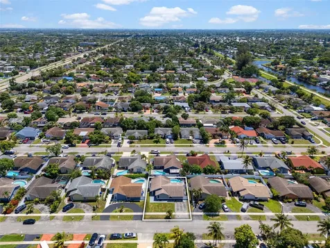 8210 SW 3 Court North Lauderdale FL 33068