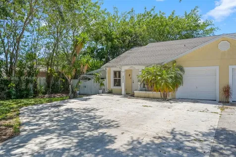 5324 Gray Fox Court West Palm Beach FL 33415
