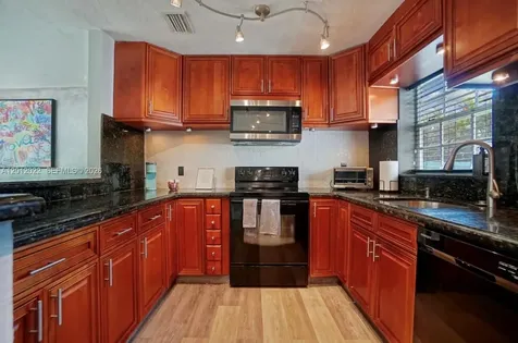 906 NE 4th Street Hallandale Beach FL 33009