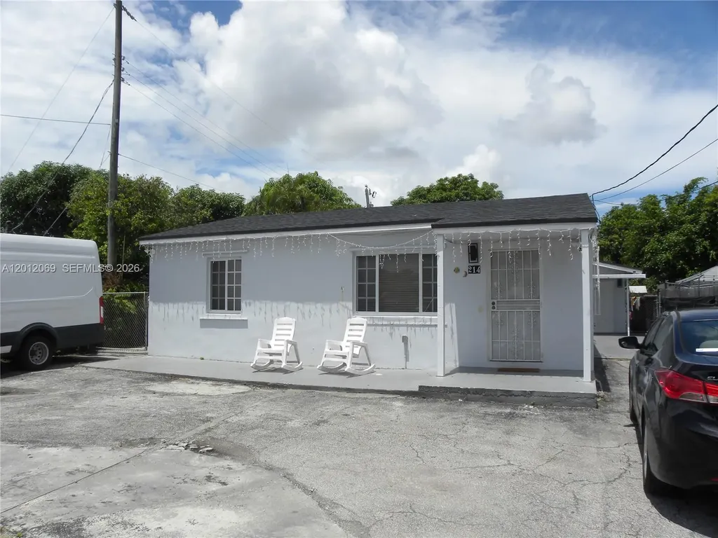 214 NW 49th Avenue Miami FL 33126