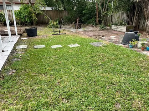 472 NW 51st Avenue Miami FL 33126