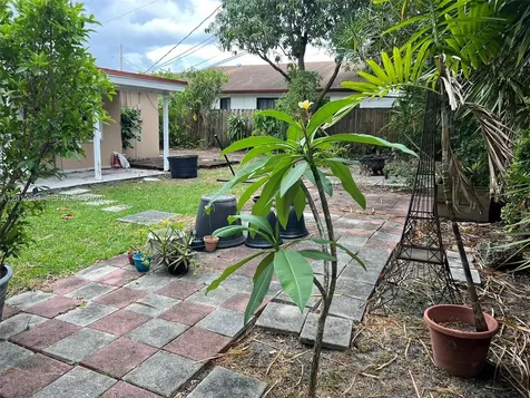 472 NW 51st Avenue Miami FL 33126