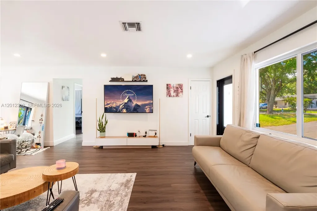6451 Pershing Street Hollywood FL 33024