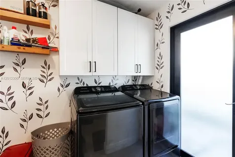 6451 Pershing Street Hollywood FL 33024