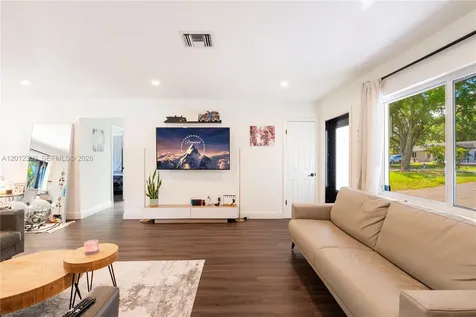 6451 Pershing Street Hollywood FL 33024