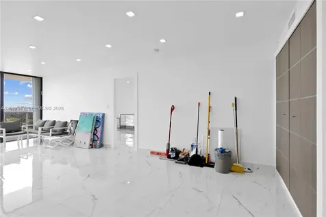 3675 N Country Club Drive Aventura FL 33180