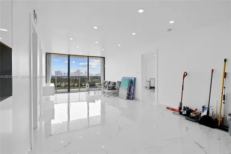 3675 N Country Club Drive Aventura FL 33180