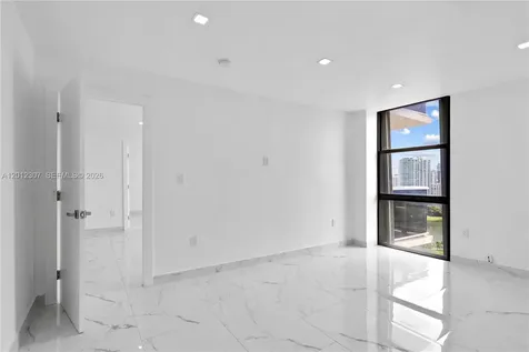 3675 N Country Club Drive Aventura FL 33180