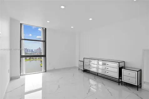 3675 N Country Club Drive Aventura FL 33180