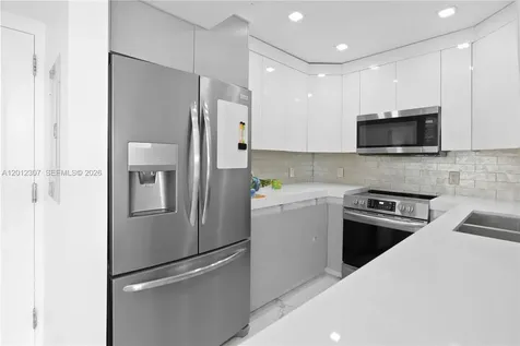 3675 N Country Club Drive Aventura FL 33180