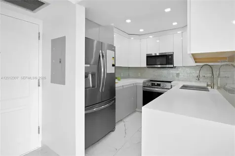 3675 N Country Club Drive Aventura FL 33180
