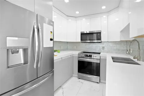 3675 N Country Club Drive Aventura FL 33180
