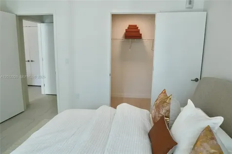 77 SE 5th Street Miami FL 33131