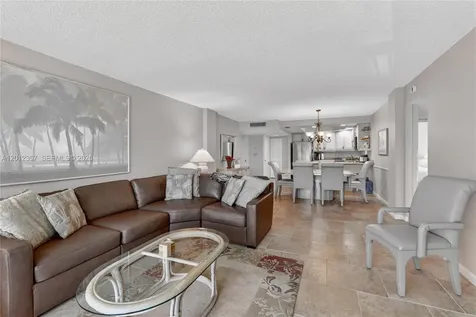 5 Bluebill Naples FL 34108