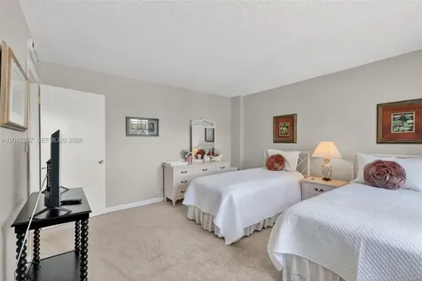 5 Bluebill Naples FL 34108