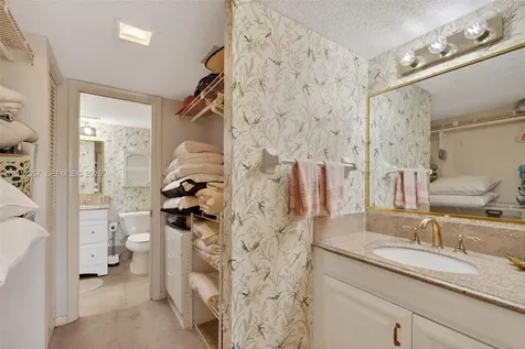 5 Bluebill Naples FL 34108