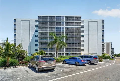 5 Bluebill Naples FL 34108
