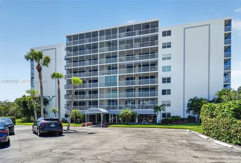 5 Bluebill Naples FL 34108