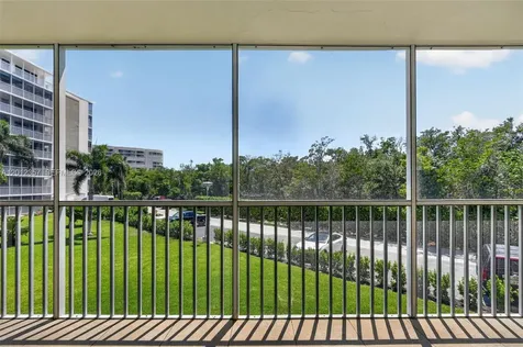 5 Bluebill Naples FL 34108