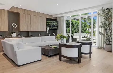 50 S Pointe Drive Miami Beach FL 33139
