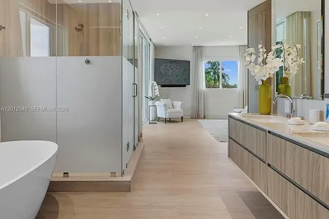 50 S Pointe Drive Miami Beach FL 33139