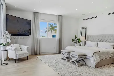 50 S Pointe Drive Miami Beach FL 33139