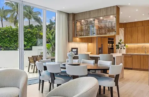 50 S Pointe Drive Miami Beach FL 33139