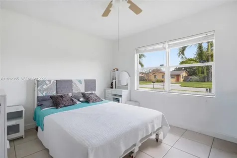 7811 SW 9th Street North Lauderdale FL 33068