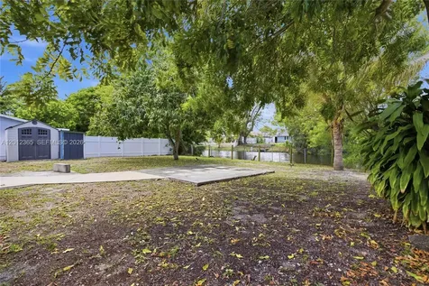 7811 SW 9th Street North Lauderdale FL 33068