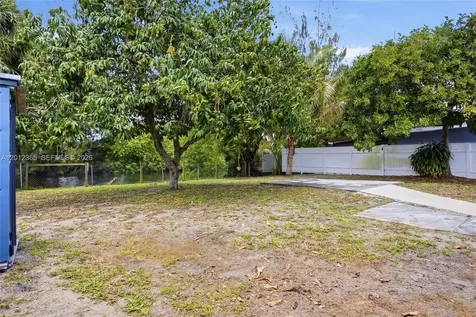 7811 SW 9th Street North Lauderdale FL 33068